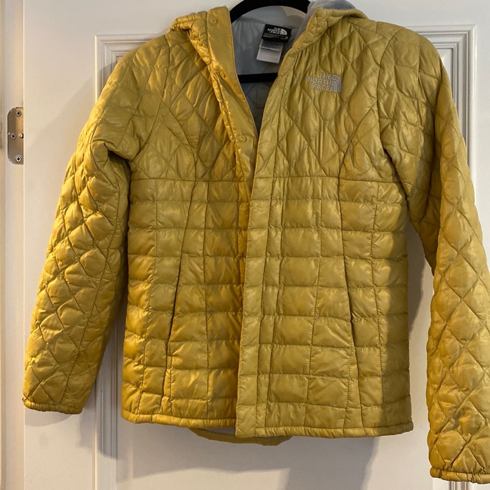 The North Face, Girls lightweight jacket, with fleece lined hood, size M, yellow
